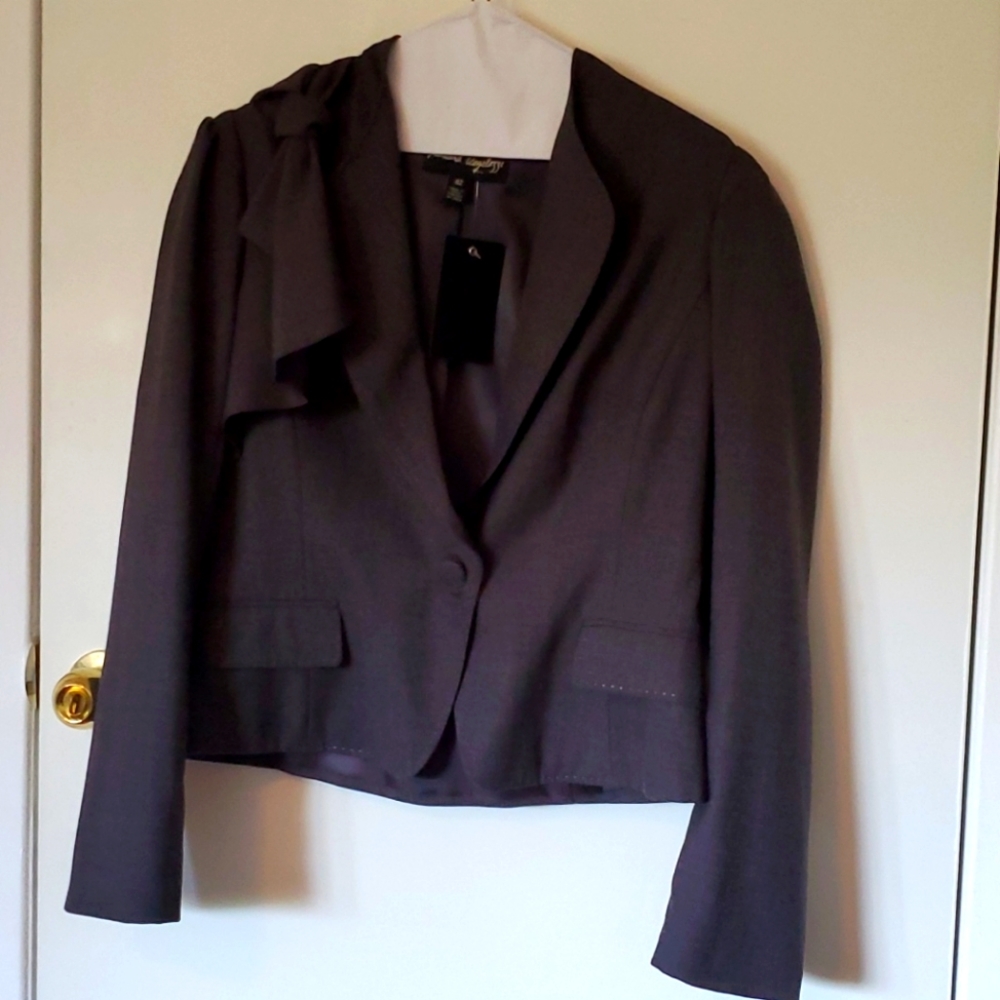 Blazer dark grey. Size 12 femme de carriere S3